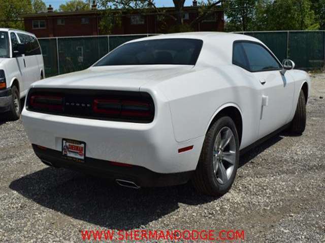 2017 Dodge Challenger SXT 2dr Coupe